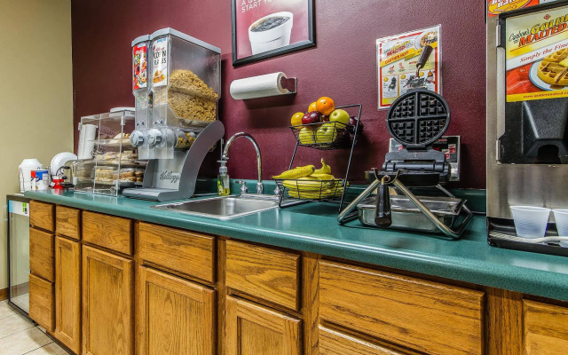 Days Inn by Wyndham Manitowoc