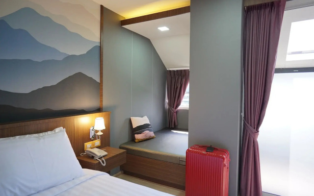 The Qube Fifty Hotel