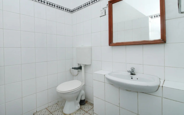 OYO 422 Sunnys Guest House