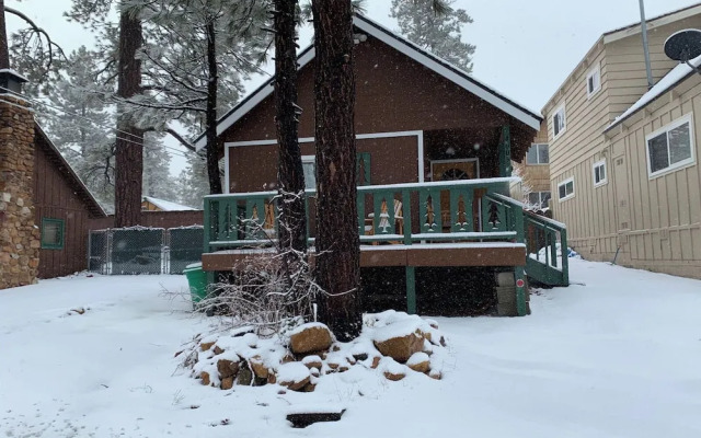 Cozy Pines Retreat