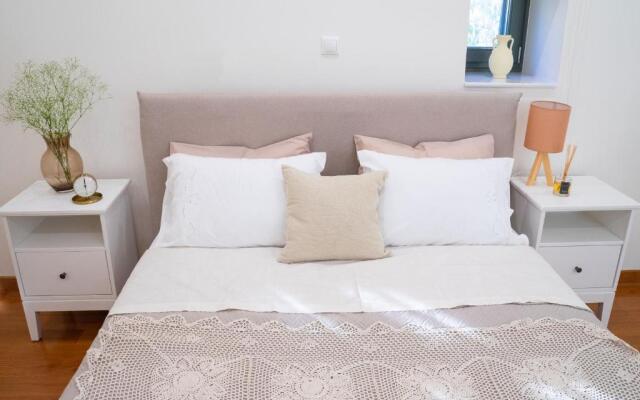 Naias Aegina, Sea-front apartment 95 sqm