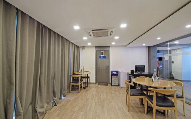 OYO Townhouse 030 Ashram Road Ahmedabad