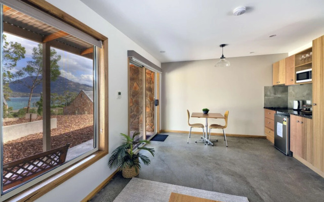 Freycinet Stone Studio 8