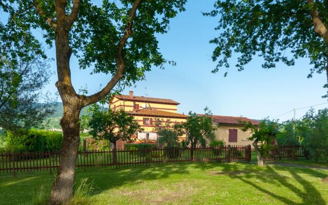 Welcoming Mansion with Swimming Pool inTuscany