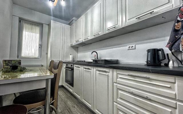 Q Apartament near Palas by Bassarab