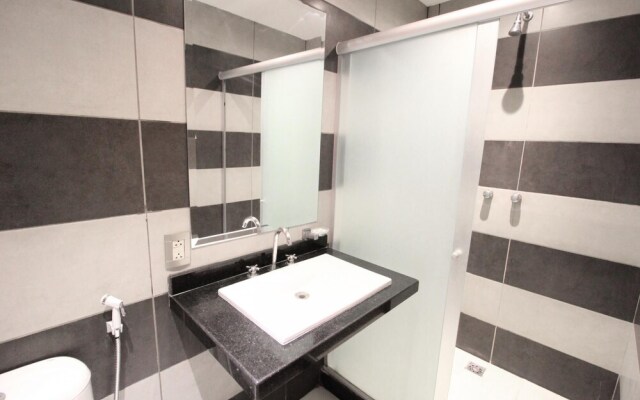 Pineapples F27 Copacabana Penthouse and Pool