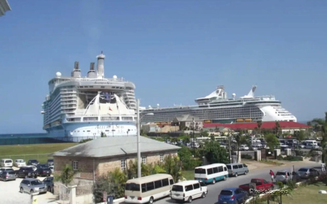 2 Bed-sleeps 4-gated Community-5 Min Town Centre