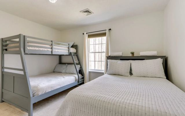 Pet-friendly Pocono Vacation Rental w/ Lake Access