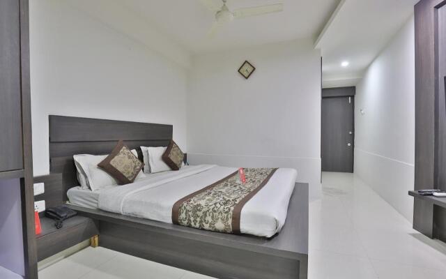 Nova Hotel Cross Road by OYO Rooms