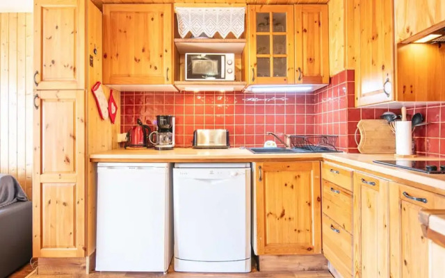 Alpine Comfort With Balcony Views