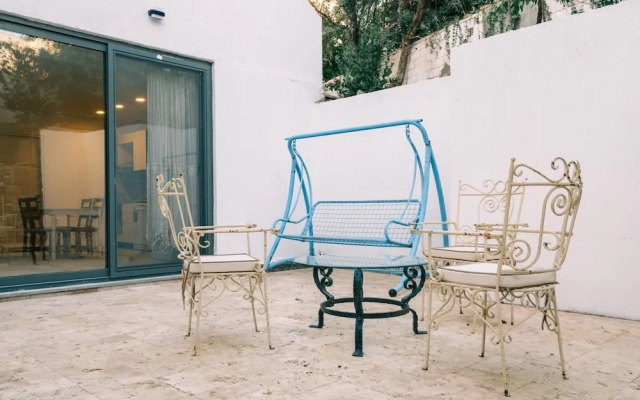 Comfy Flat w Patio 3 min to Beach in Bodrum