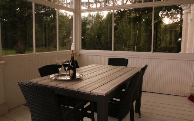 Kartanohotelli Karhulan Hovi