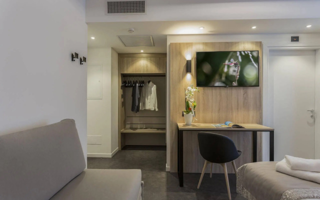 Tourist Hotel