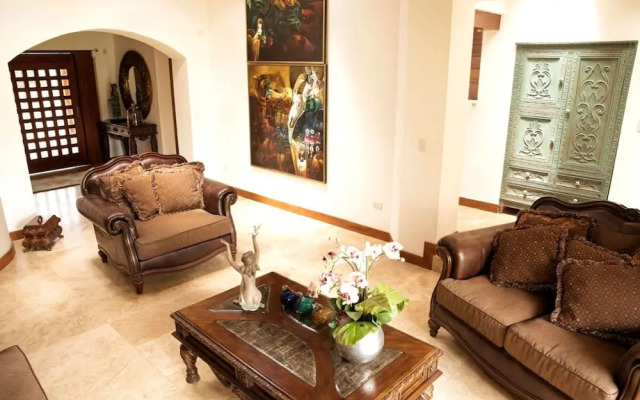 Luxury Guayllabamba House Gym Jacuzzi Parking Pool Wifi
