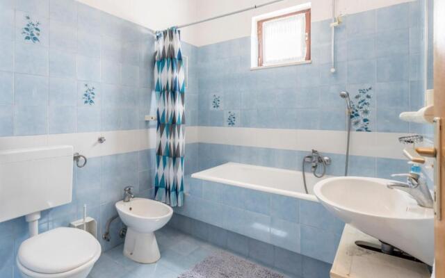 Apartments and rooms Vedra