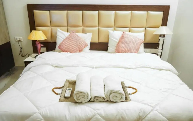 Lime Tree 2 Bhk serviced Apartment Near Fortis Gurgaon