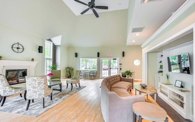 1 Mi to Mohegan Sun: Studio w/ Pool Access