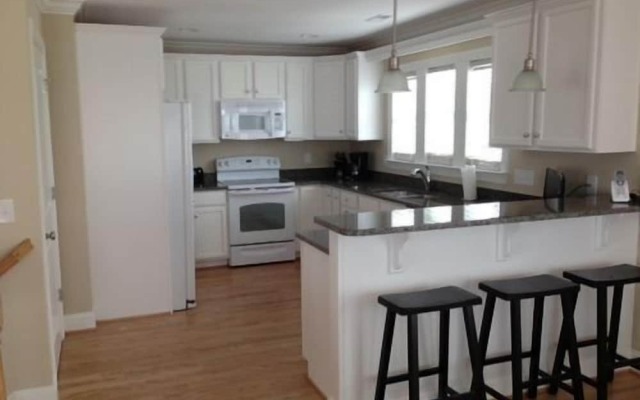 Fishers By The Sea 4 Bedroom Home by RedAwning