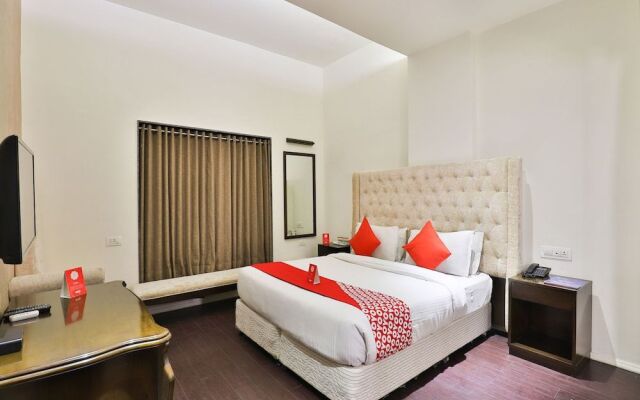 OYO 13479 Hotel Grand Nakshatra