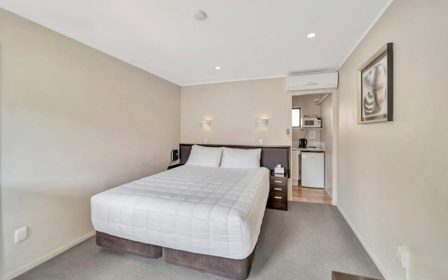 Tudor Court Motor Lodge