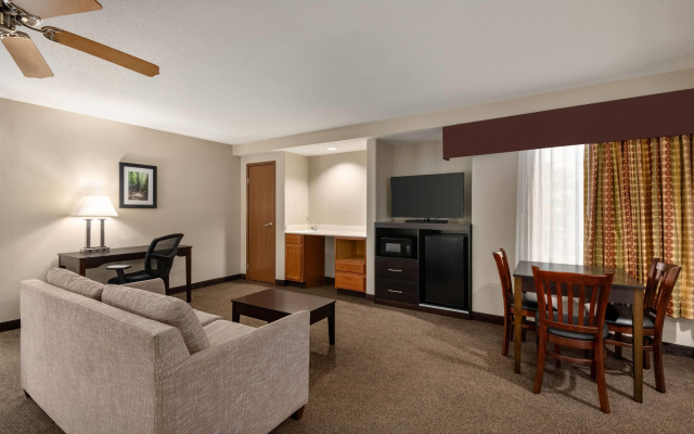 Baymont by Wyndham Rockford