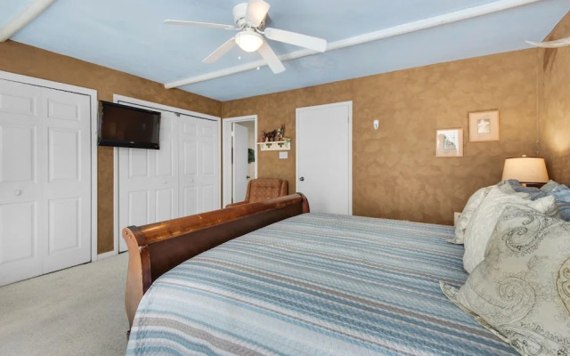 Pelican Point 2 Bedroom Townhouse by RedAwning