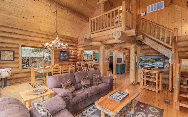 Moosehead Lodge 3 Bedroom Home by NW Comfy Cabins