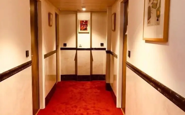 Chasse Hotel Residency