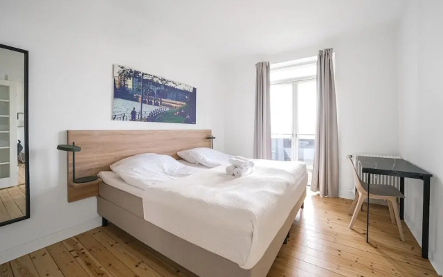 Fantastic 2-bed w Balcony in Charlottenlund