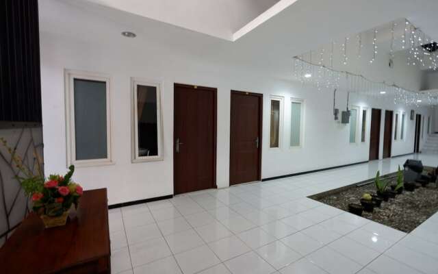 Omah Seroja Guesthouse