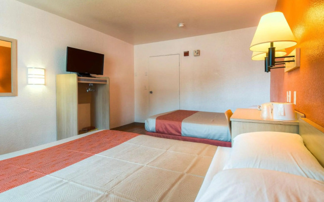 Motel 6 El Cajon, CA - San Diego