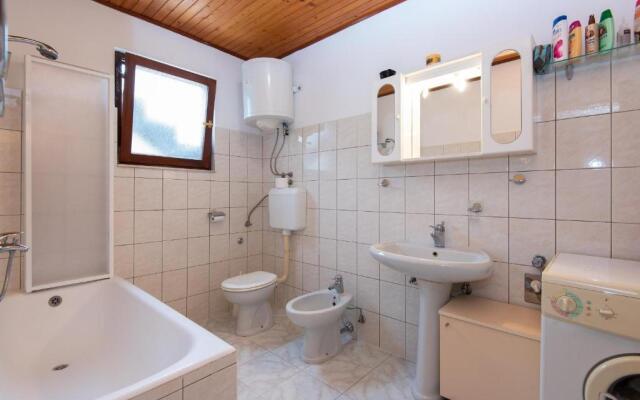 Apartments Sugor-70m from sea