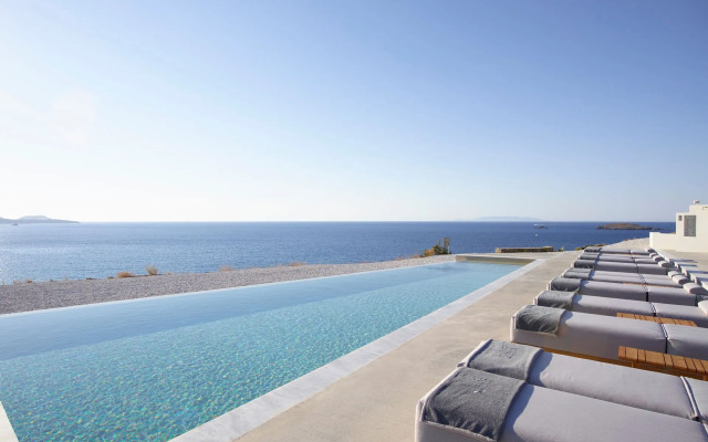 White Coast Pool Suites