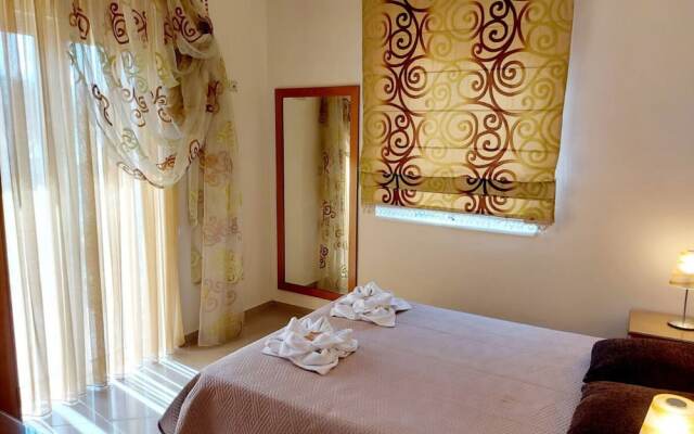 Socrate's Apartment's With Share Pool