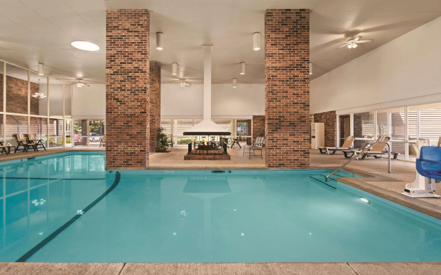 Country Inn & Suites by Radisson, Woodbury, MN