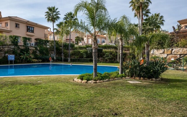 Peaceful Holiday Home in Sitio de Calahonda With Garden