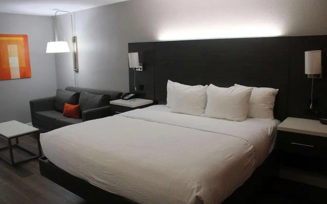 Clarion Pointe Marshall