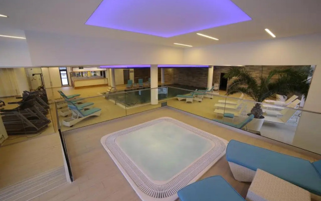 Silver Pine Apartment