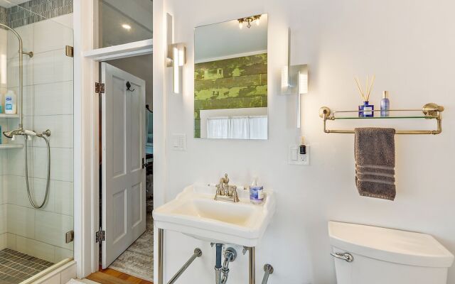 Barclay Klum House by WanderLodges