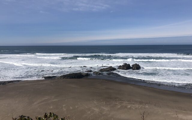 Ester Lee Oceanview Inn