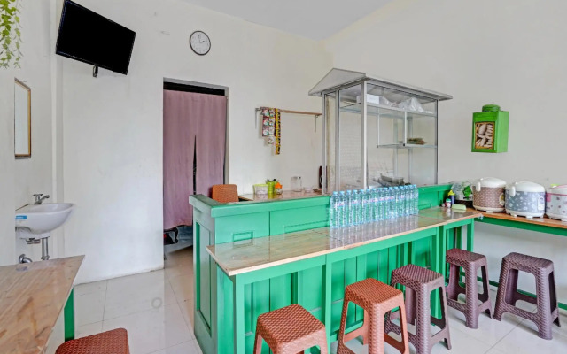 OYO 90794 Kostel Bunda Waru Syariah