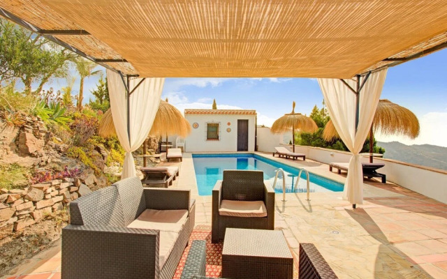 Serene Holiday Home in Sayalonga With Private Pool