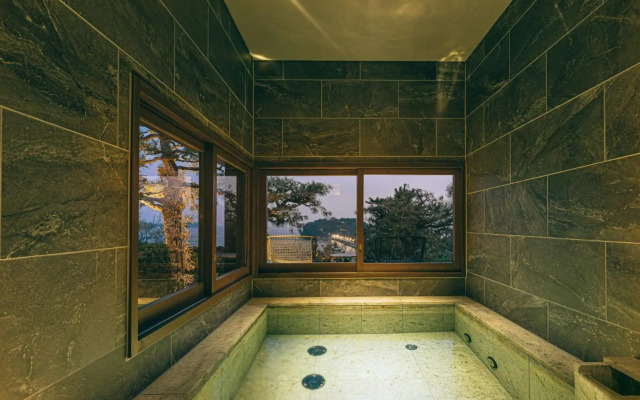 Gamagori Classic Hotel