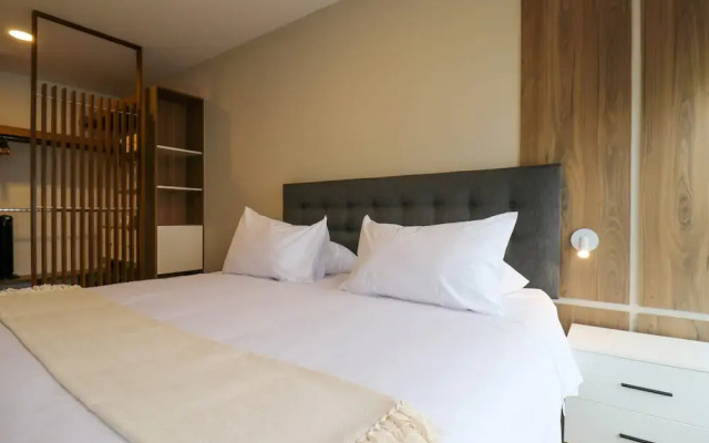 Elegant 3BR Duplex With Balcony in Miraflores