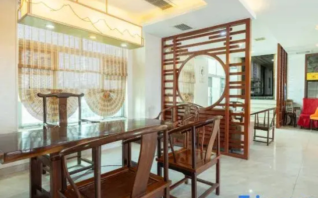 Yilong Hotel
