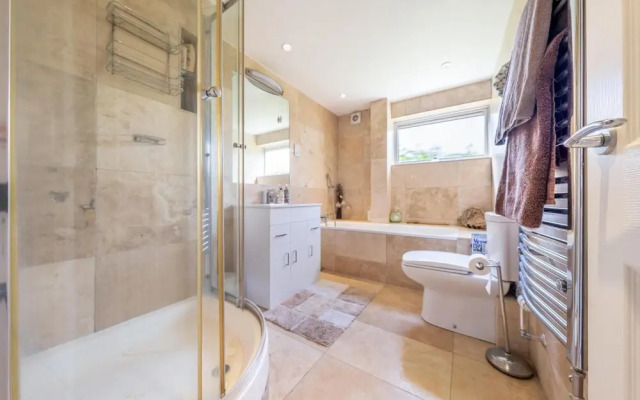 NEW 3BD Flat in the Heart of Bushey