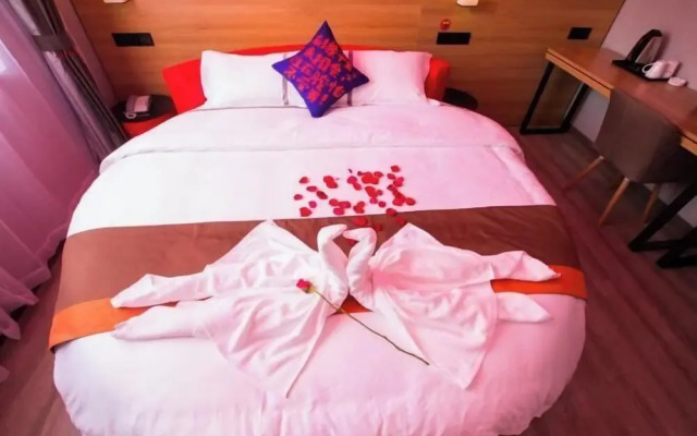 Junyi Hotel (Shaoxing Shangyu Pedestrian Street)