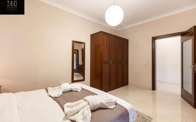 Luxury APT with HOT TUB & BBQ with Valletta views by 360 Estates