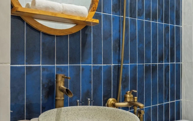 Little Balcony Hang Ca