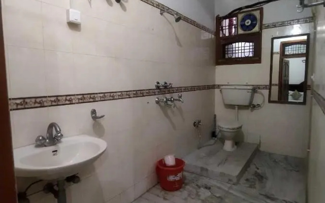 Spot On 702249 Shakti Homestay
